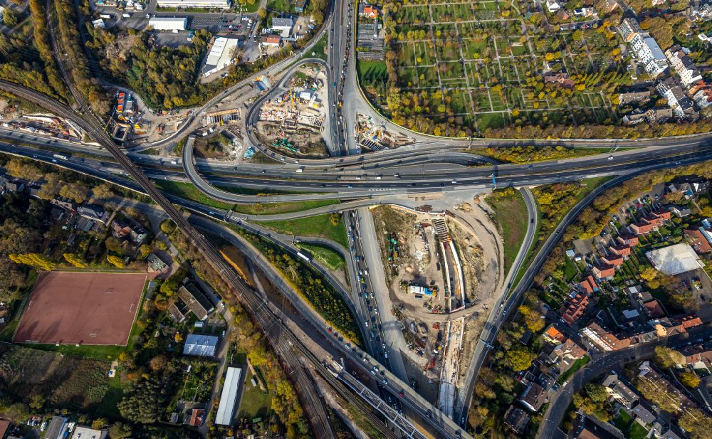 Herne aus der Vogelperspektive: Verkehrsführung am Autobahnkreuz der BAB A42 - A43 des Emscherschnellweg in Herne im Bundesland Nordrhein-Westfalen