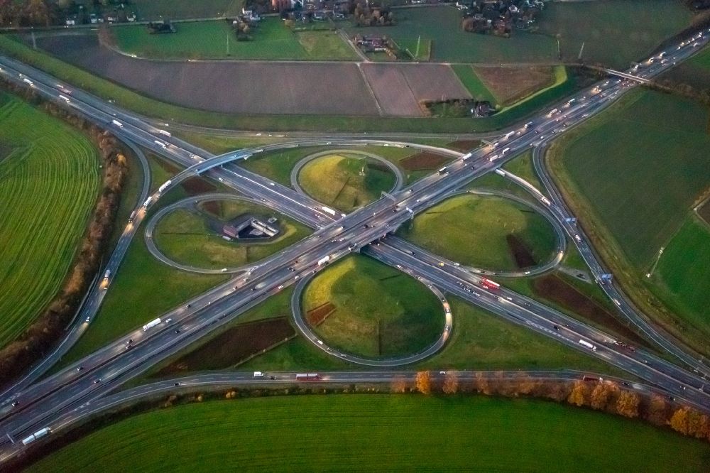 Luftbild Kamen - Verkehrsführung am Autobahnkreuz der BAB A1 A2 Kamener Kreuz in Kamen im Bundesland Nordrhein-Westfalen, Deutschland