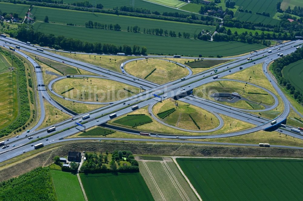 Luftaufnahme Kamen - Verkehrsführung am Autobahnkreuz der BAB A1 A2 Kamener Kreuz in Kamen im Bundesland Nordrhein-Westfalen, Deutschland