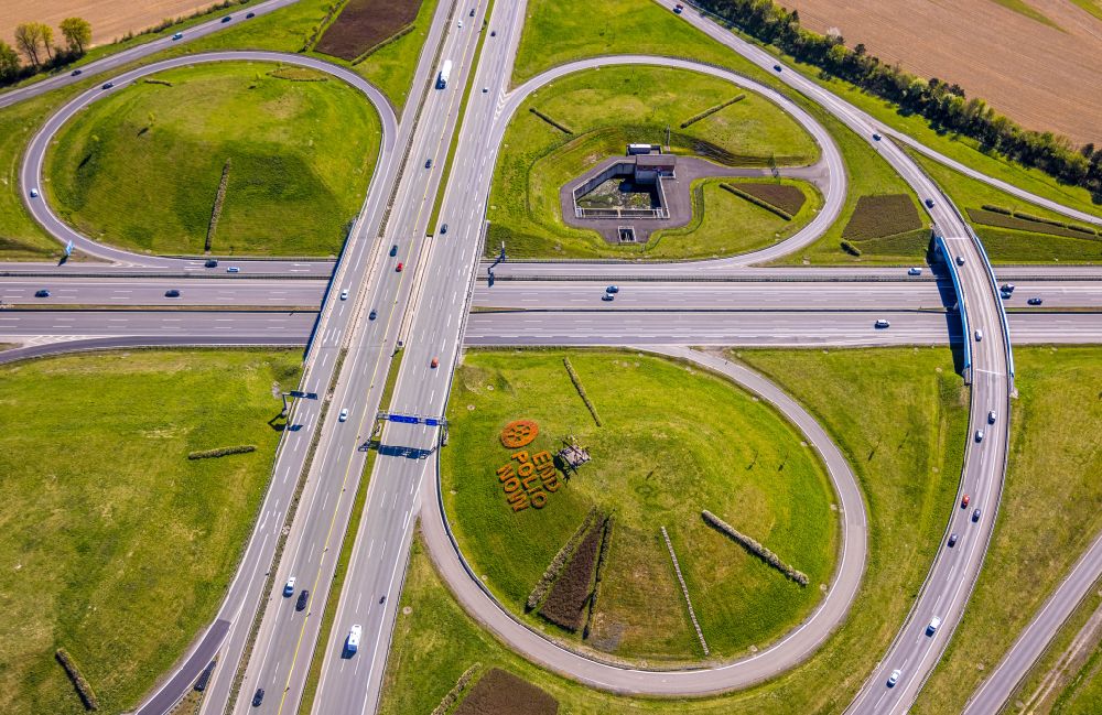 Kamen aus der Vogelperspektive: Verkehrsführung am Autobahnkreuz der BAB A1 A2 Kamener Kreuz in Kamen im Bundesland Nordrhein-Westfalen, Deutschland