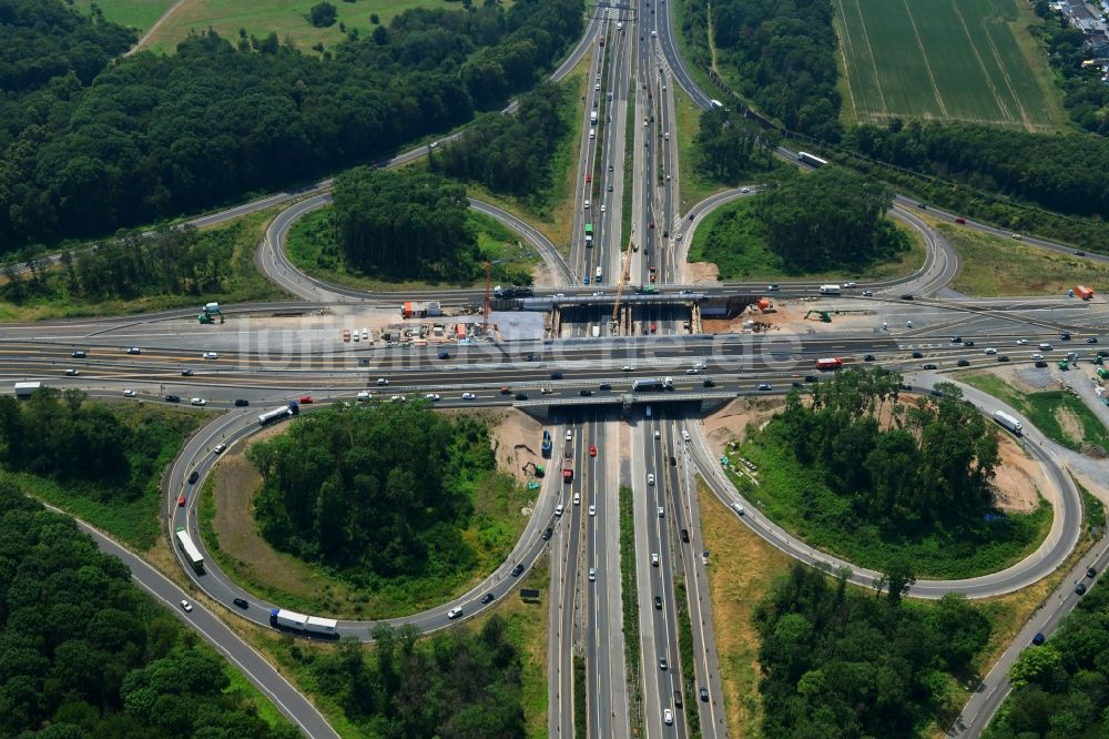 Köln von oben - Verkehrsführung am Autobahnkreuz der BAB A1 - A57 Köln-Nord im Ortsteil Ossendorf in Köln im Bundesland Nordrhein-Westfalen, Deutschland