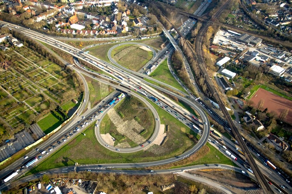 Herne aus der Vogelperspektive: Verkehrsführung am Autobahnkreuz der BAB A42 A43 „Kreuz Herne“ in Herne im Bundesland Nordrhein-Westfalen, Deutschland