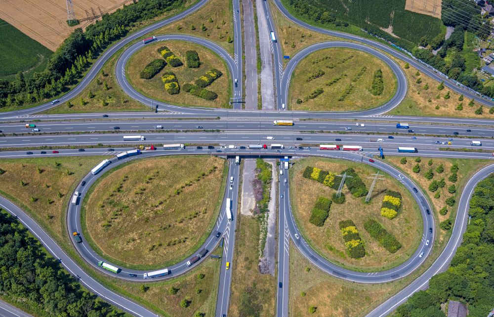 Luftbild Dortmund - Verkehrsführung am Autobahnkreuz der BAB A42 - 45 im Ortsteil Bodelschwingh in Dortmund im Bundesland Nordrhein-Westfalen, Deutschland