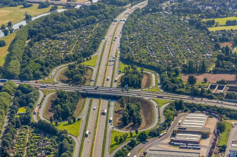 Luftbild Duisburg - Verkehrsführung am Autobahnkreuz der BAB A40 A59 im Ortsteil Duisburg Mitte in Duisburg im Bundesland Nordrhein-Westfalen, Deutschland