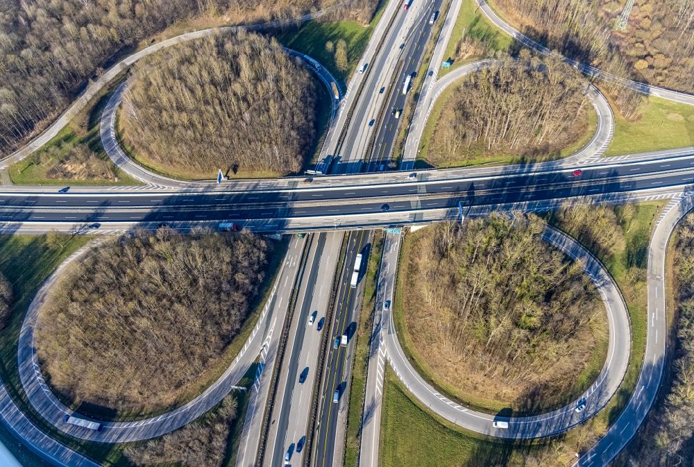 Luftaufnahme Hagen - Verkehrsführung am Autobahnkreuz der BAB A11 - A42 im Ortsteil Herbeck in Hagen im Bundesland Nordrhein-Westfalen, Deutschland