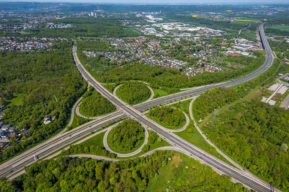 Hagen von oben - Verkehrsführung am Autobahnkreuz der BAB A11 - A42 im Ortsteil Herbeck in Hagen im Bundesland Nordrhein-Westfalen, Deutschland