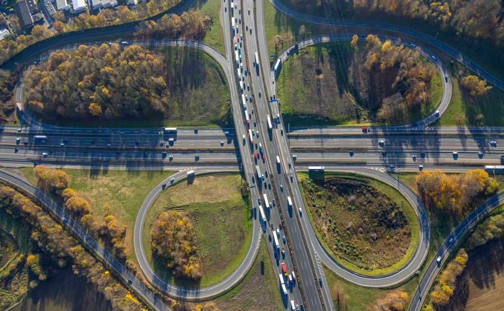 Schwerte aus der Vogelperspektive: Verkehrsführung am Autobahnkreuz der BAB A1 und der A45 in Schwerte im Bundesland Nordrhein-Westfalen, Deutschland