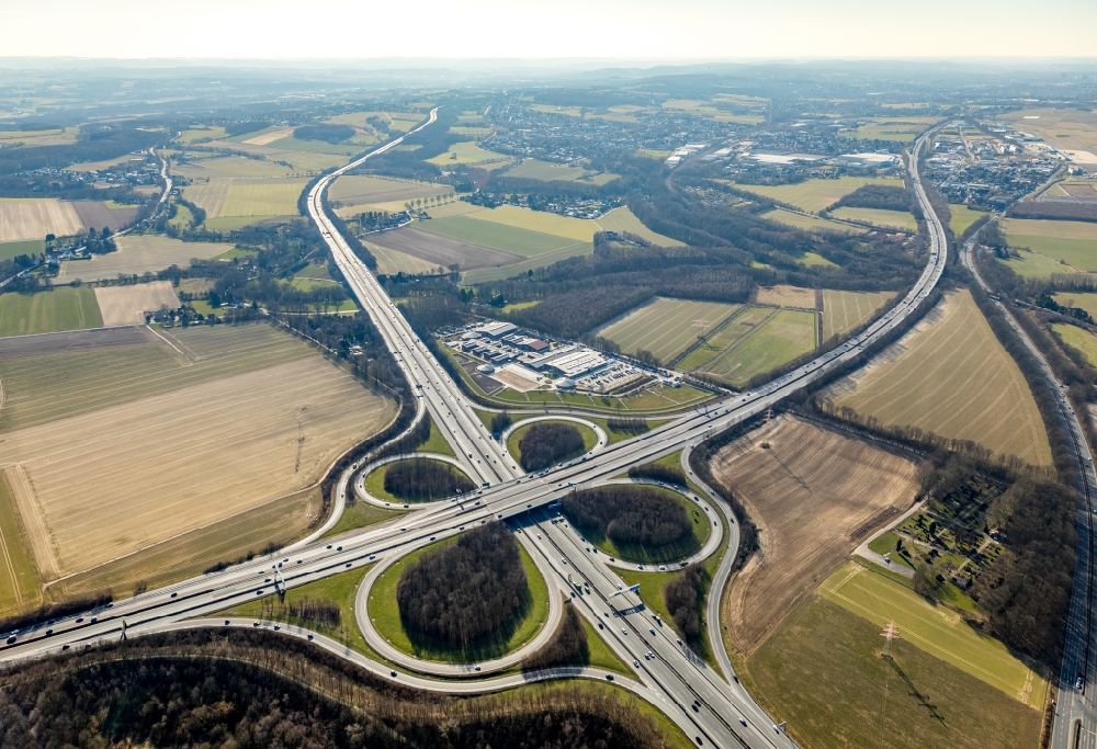 Luftaufnahme Unna - Verkehrsführung am Autobahnkreuz der BAB A44 Unna-Ost in Unna im Bundesland Nordrhein-Westfalen, Deutschland