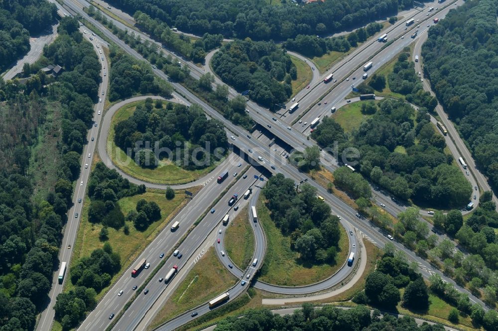 Köln von oben - Verkehrsführung am Autobahnkreuz Köln- Süd der BAB A555 - A4 im Ortsteil Rodenkirchen in Köln im Bundesland Nordrhein-Westfalen, Deutschland