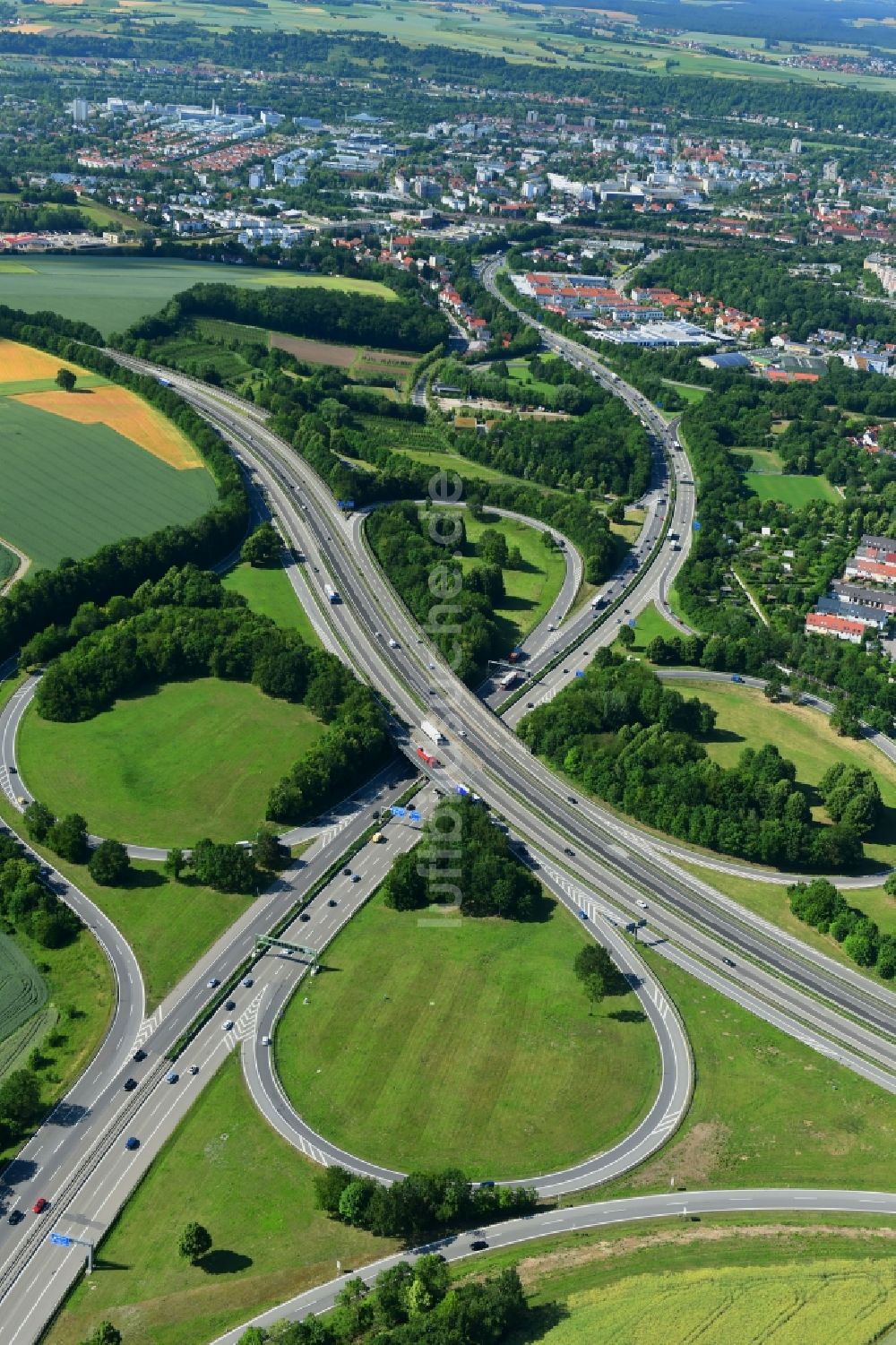 Pentling von oben - Verkehrsführung am Autobahnkreuz Regensburg an der BAB A44 in Pentling im Bundesland Bayern, Deutschland