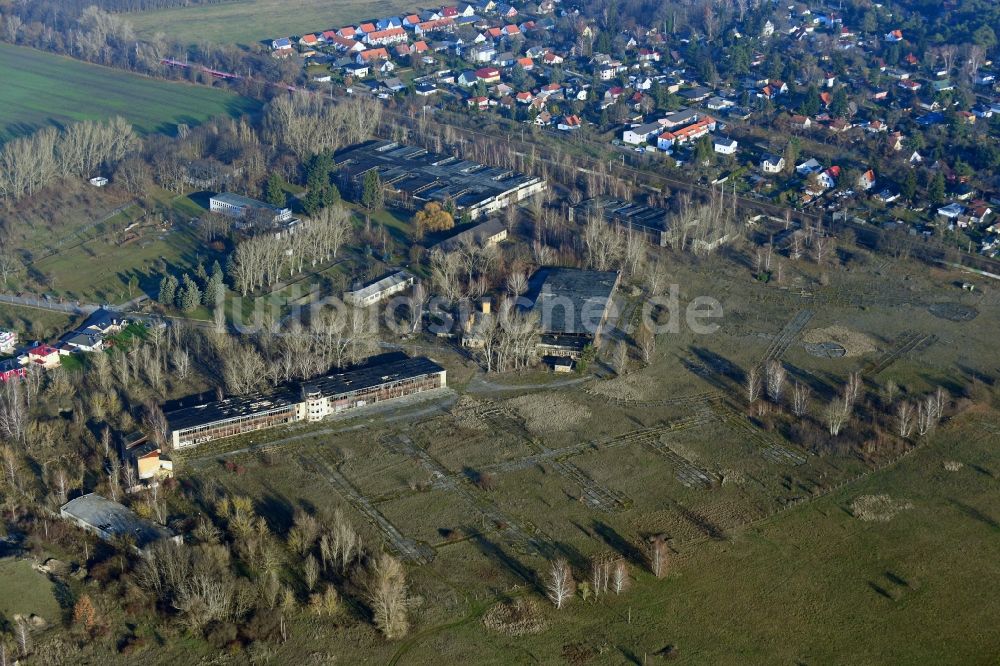 Luftbild Rangsdorf - Verlassene Ruinen am ehemaligen Flugplatz Flugplatz Rangsdorf an der Walther-Rathenau-Straße im Ortsteil Groß Machnow in Rangsdorf im Bundesland Brandenburg
