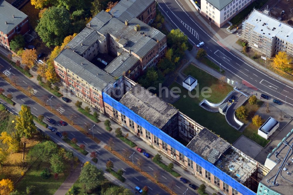 Leipzig aus der Vogelperspektive: Verlassener Gebäudekomplex Bugra Messehaus am Gerichtsweg in Leipzig im Bundesland Sachsen