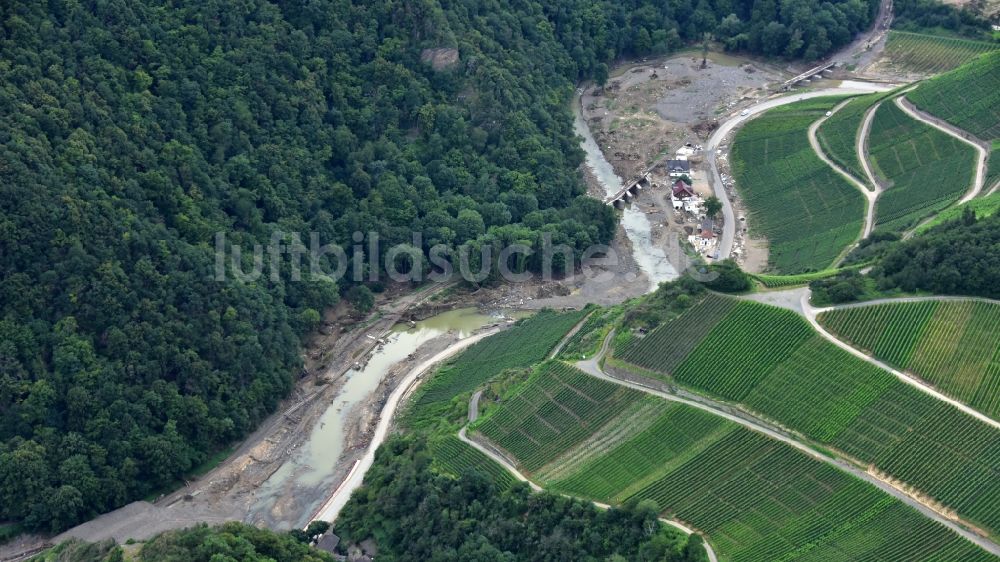 Luftbild Bad Neuenahr-Ahrweiler - Verlauf der Ahr östlich von Marienthal (Ahr) nach der Hochwasserkatastrophe im Ahrtal diesen Jahres im Bundesland Rheinland-Pfalz, Deutschland