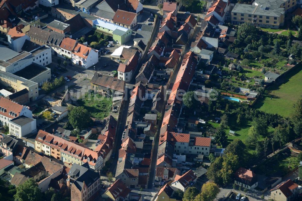Luftaufnahme Sangerhausen - Verlauf der Hospitalstraße mit historischen Gebäuden im Stadtzentrum von Sangerhausen im Bundesland Sachsen-Anhalt