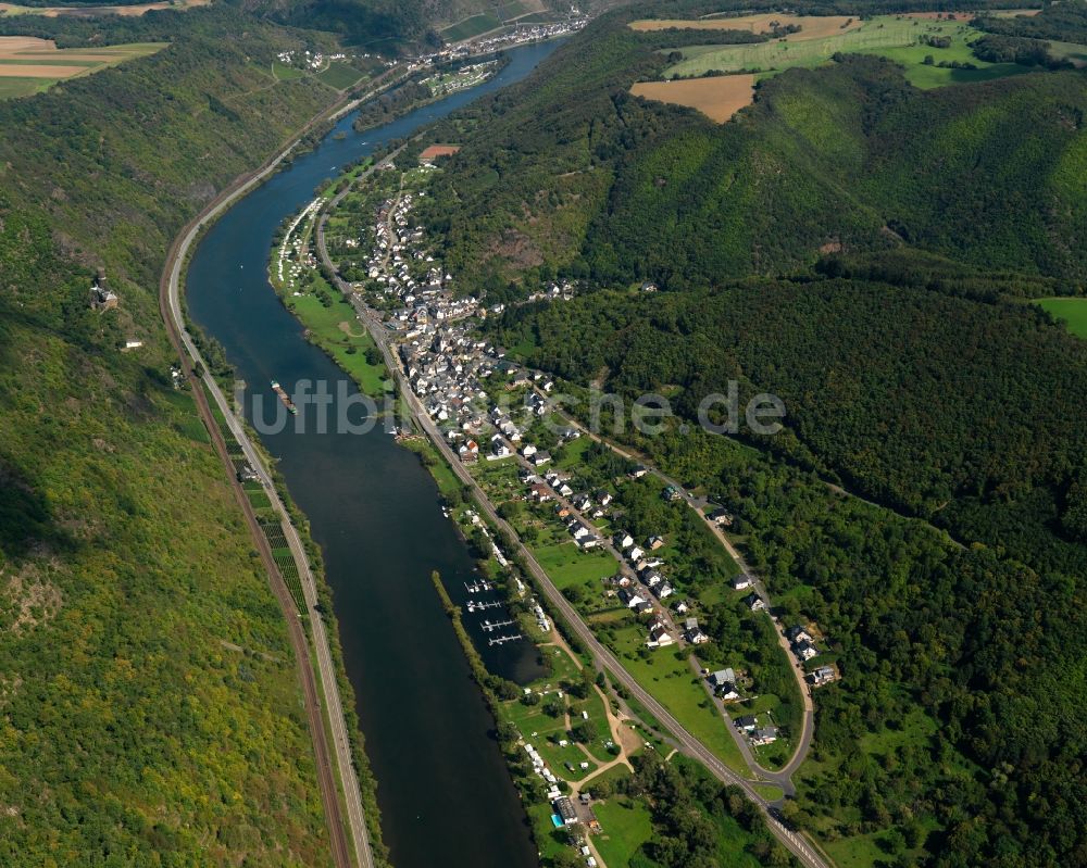 Luftaufnahme Burgen - Verlauf der Mosel bei Burgen im Bundesland Rheinland Pfalz