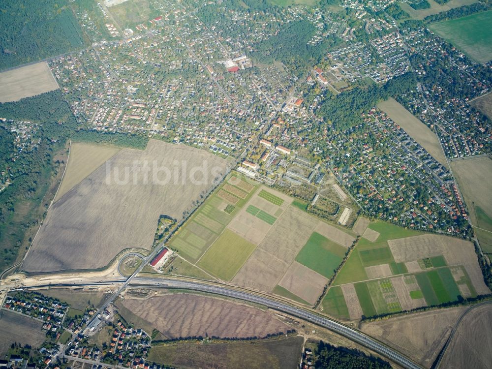 Luftbild Stahnsdorf - Verlauf der L40 und Ortsteilansicht des Südens von Stahnsdorf im Bundesland Brandenburg