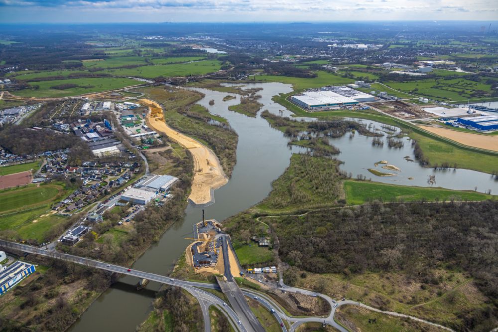Luftaufnahme Wesel - Verlegung der Uferbereiche entlang der Fluß- Mündung der Lippe in Wesel im Bundesland Nordrhein-Westfalen, Deutschland
