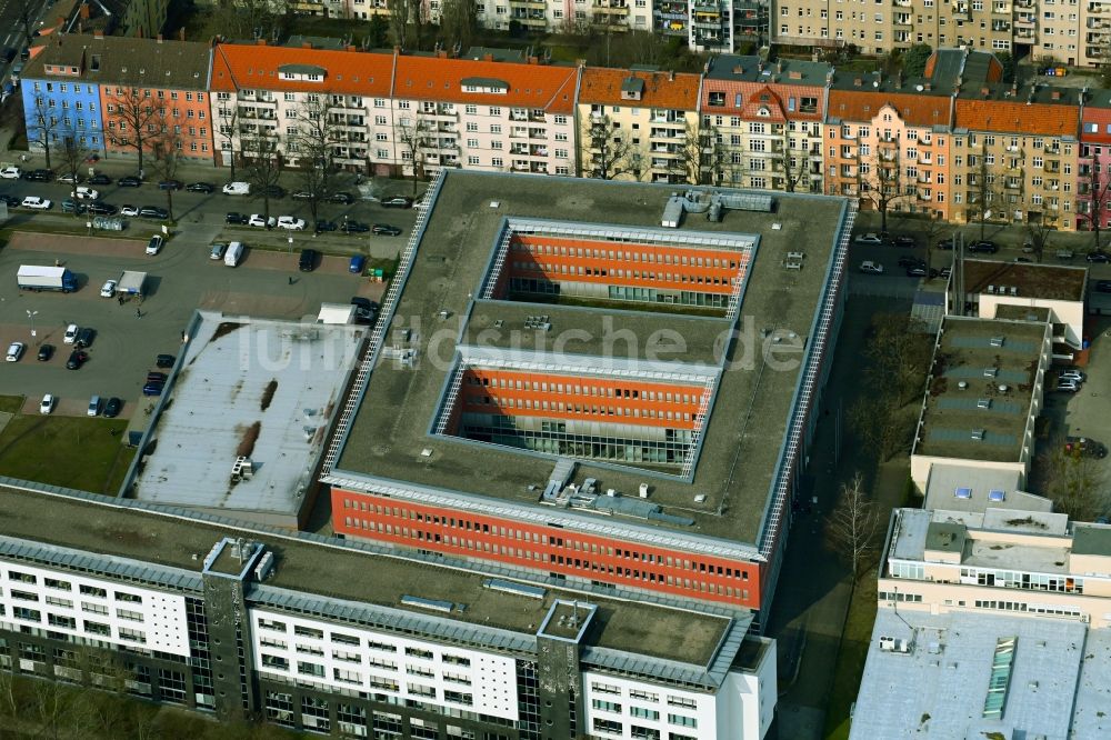 Berlin aus der Vogelperspektive: Verwaltungsgebäude der Agentur für Arbeit im Ortsteil Tempelhof in Berlin, Deutschland