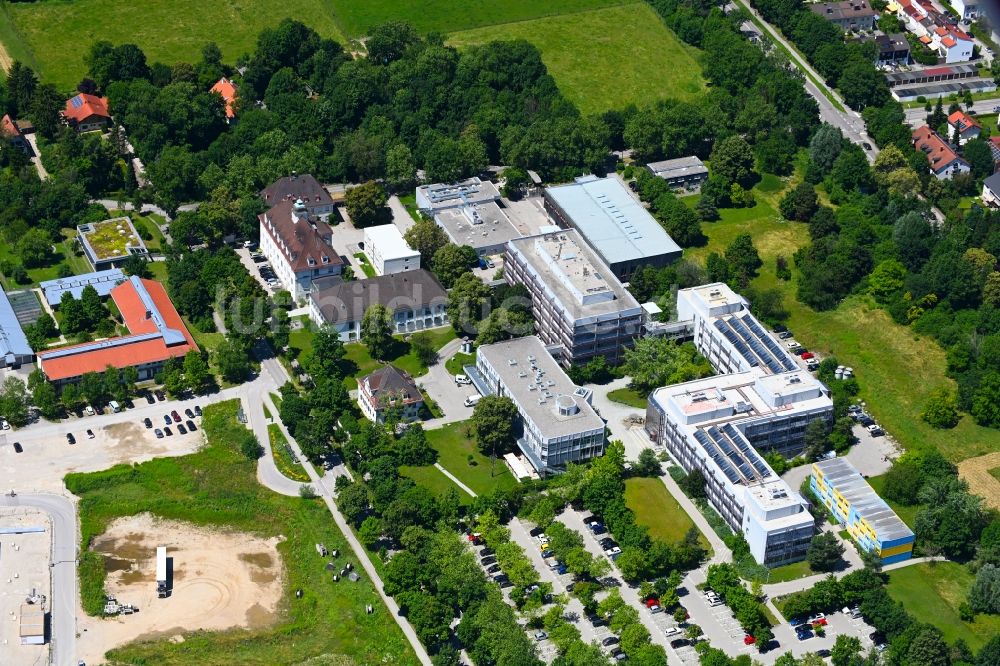 Oberschleißheim von oben - Verwaltungsgebäude Bayerisches Landesamtf. Gesundheit u. Lebensmittelsicherheit LGL in Oberschleißheim im Bundesland Bayern, Deutschland