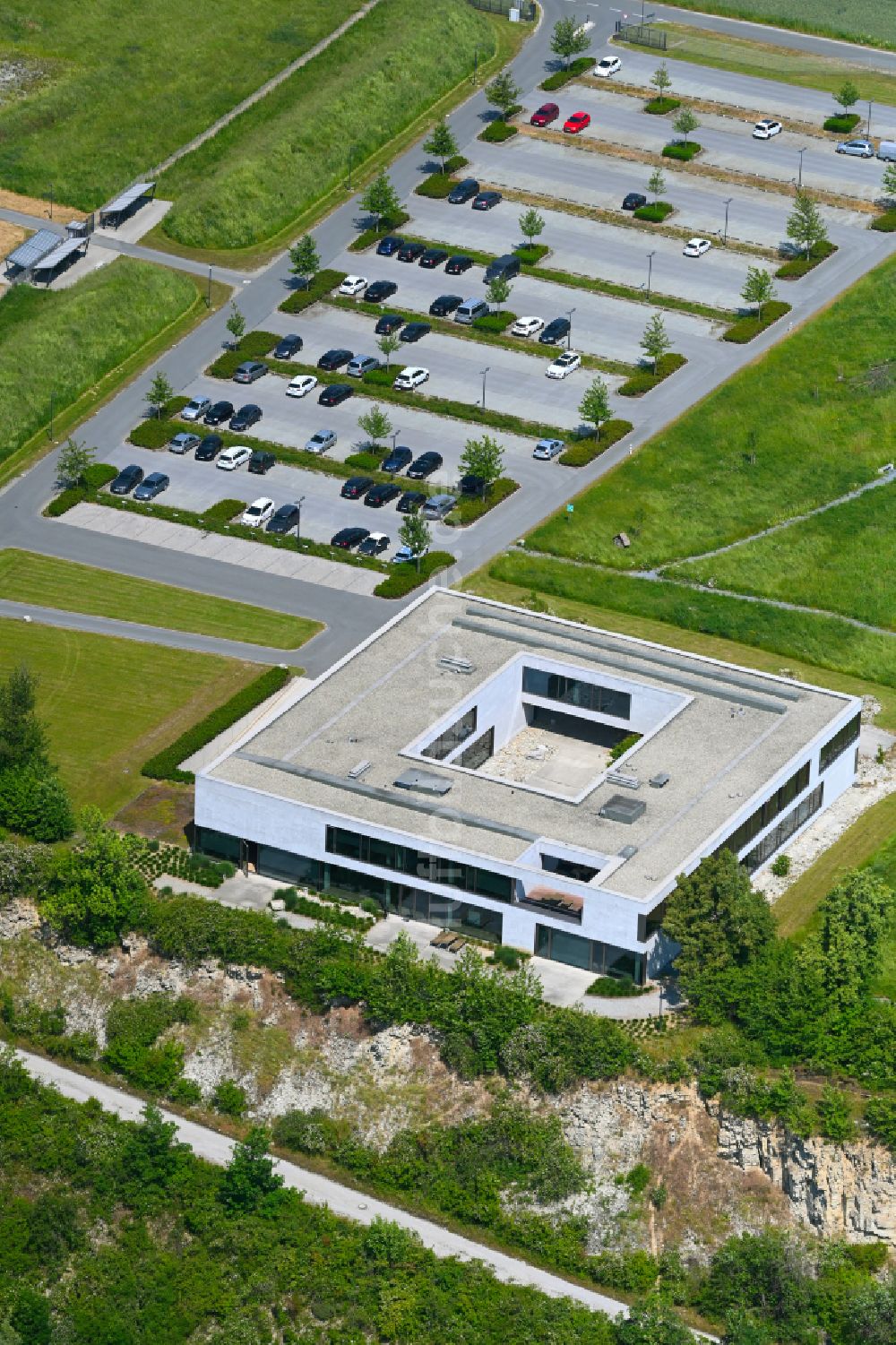 Luftbild Erwitte - Verwaltungsgebäude des Beton- und Baustoffmischwerk in Erwitte im Bundesland Nordrhein-Westfalen, Deutschland