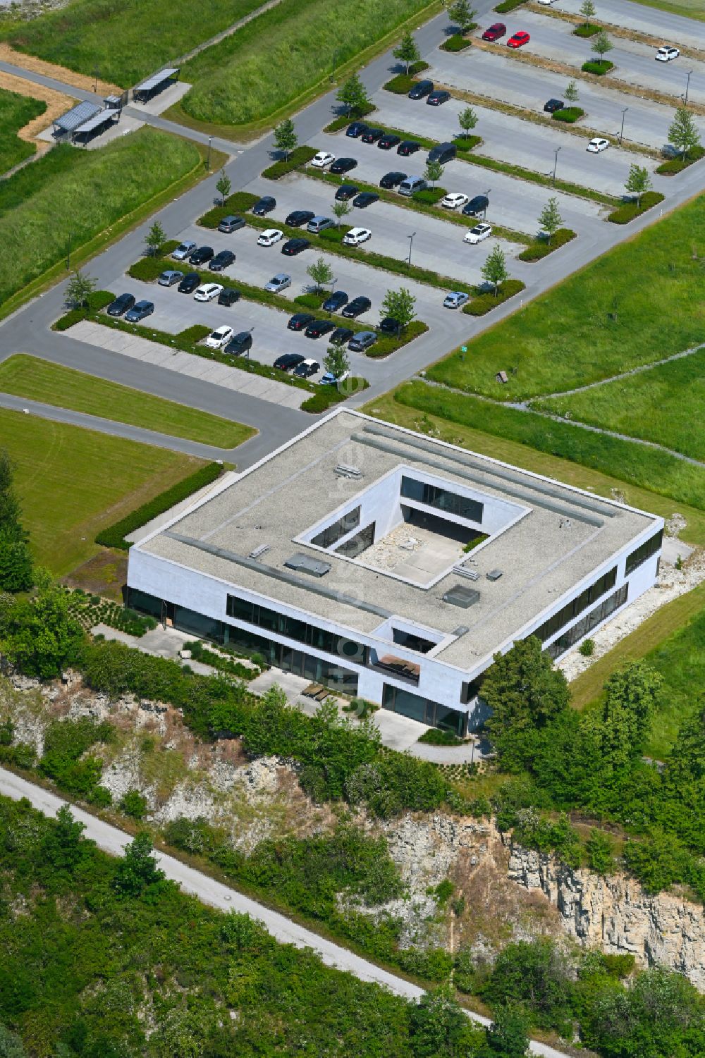 Luftaufnahme Erwitte - Verwaltungsgebäude des Beton- und Baustoffmischwerk in Erwitte im Bundesland Nordrhein-Westfalen, Deutschland