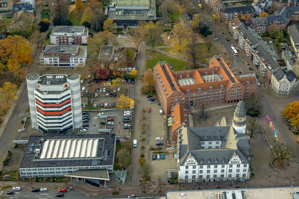 Luftaufnahme Gladbeck - Verwaltungsgebäude des Bürgeramts am Willy-Brandt-Platz - Bottroper Straße in Gladbeck im Bundesland Nordrhein-Westfalen, Deutschland