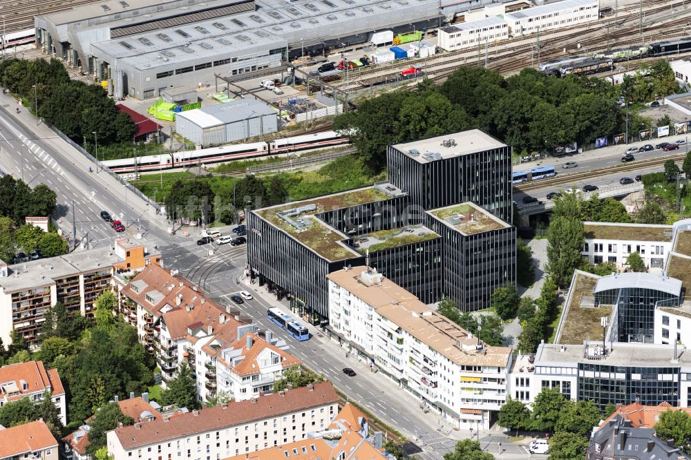 Luftaufnahme München - Verwaltungsgebäude und Bürokomplex in München im Bundesland Bayern, Deutschland
