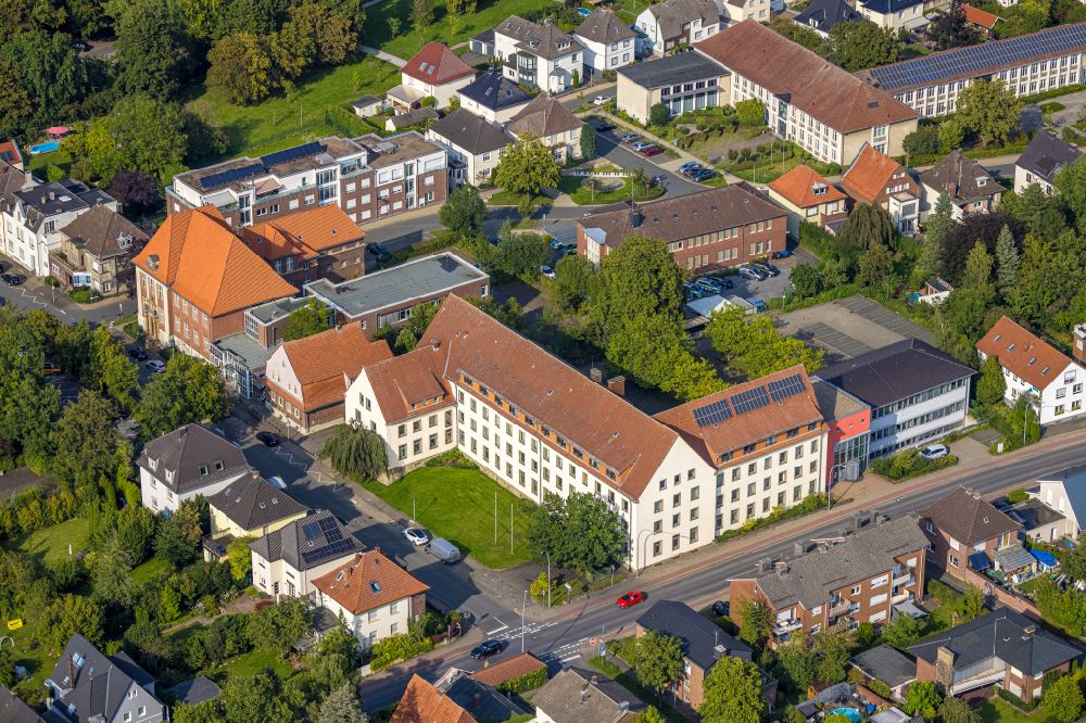 Beckum aus der Vogelperspektive: Verwaltungsgebäude Finanzamt in Beckum im Bundesland Nordrhein-Westfalen, Deutschland