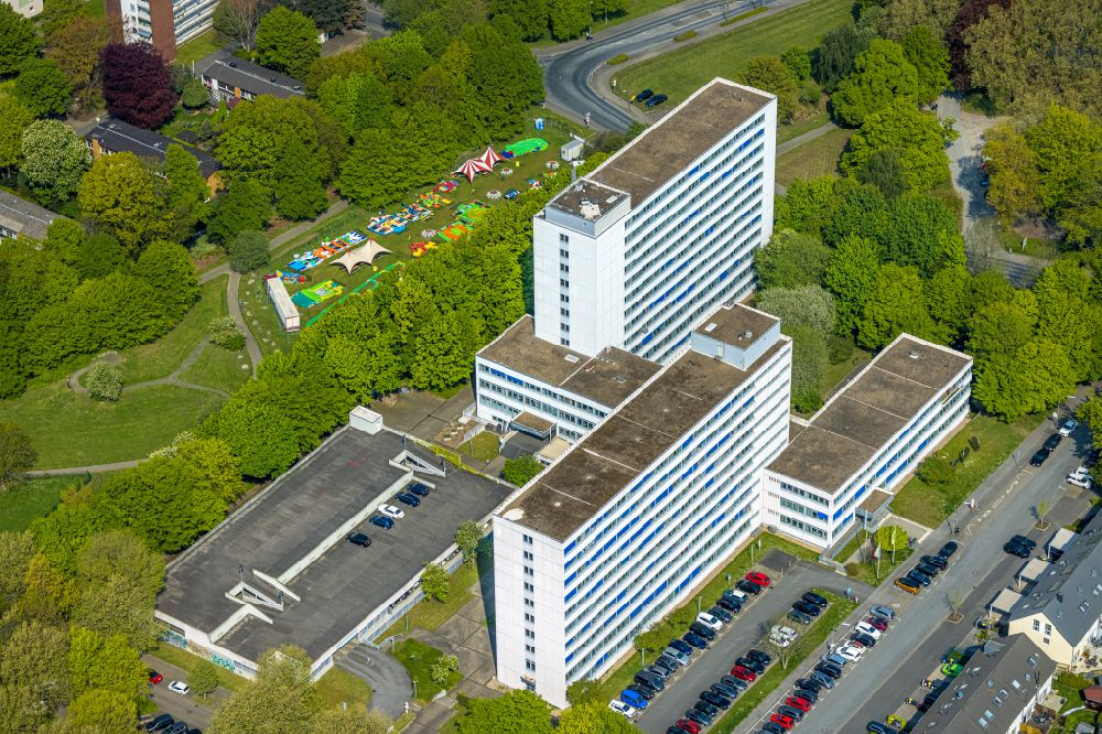 Dortmund von oben - Verwaltungsgebäude Finanzamt für Groß-u. Konzernbetriebsprüfung in Dortmund im Bundesland Nordrhein-Westfalen, Deutschland