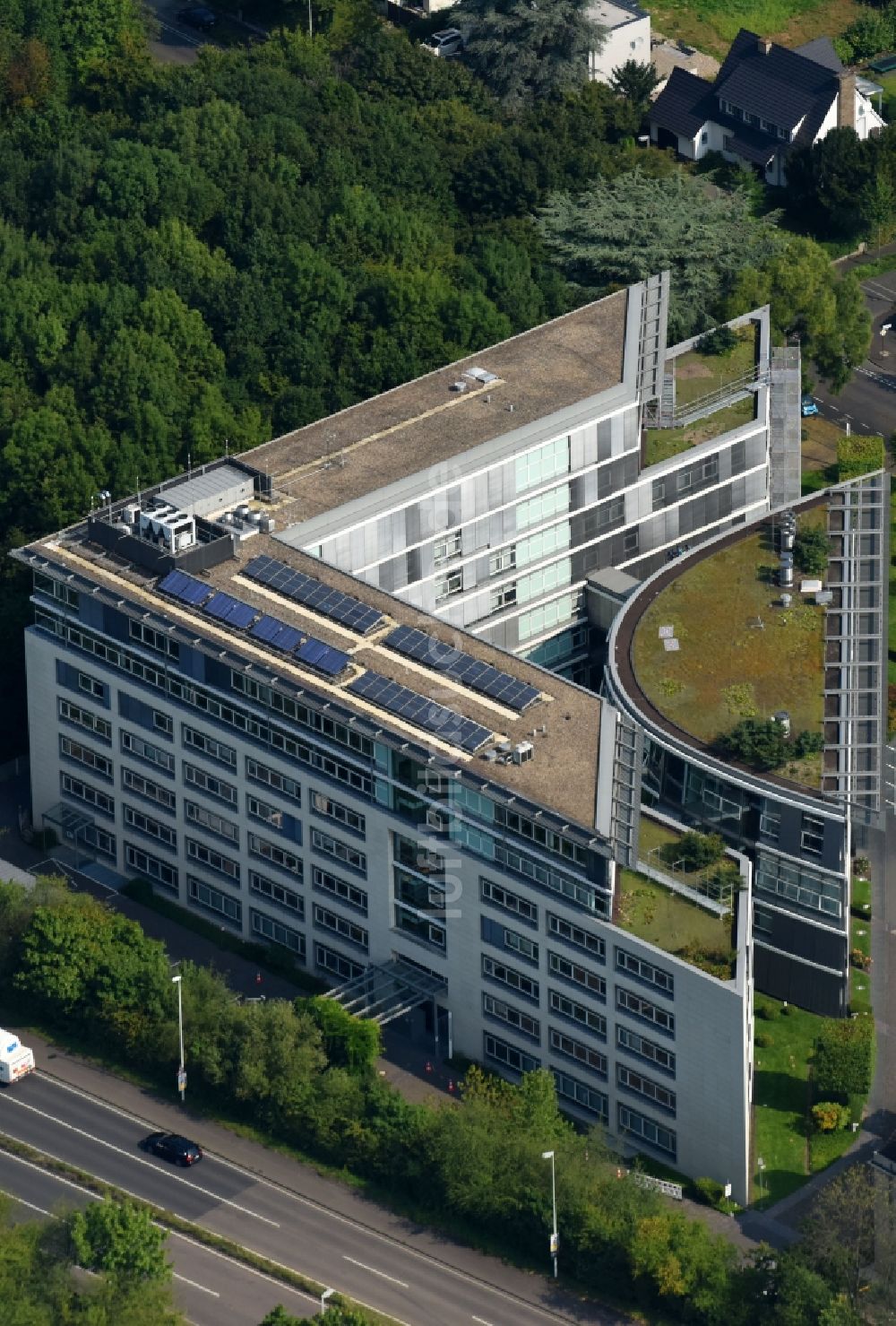 Bonn von oben - Verwaltungsgebäude des Finanzdienstleistungs- Unternehmens KfW im Ortsteil Bad Godesberg in Bonn im Bundesland Nordrhein-Westfalen, Deutschland