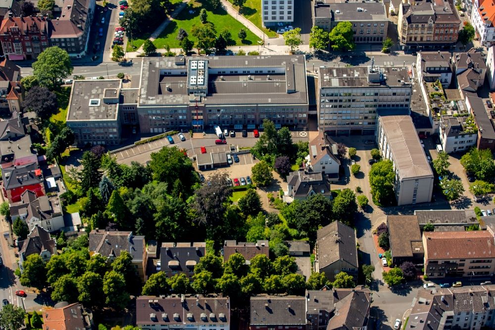 Luftbild Witten - Verwaltungsgebäude des Finanzdienstleistungs- Unternehmens Sparkasse Witten - Hauptstelle in Witten im Bundesland Nordrhein-Westfalen