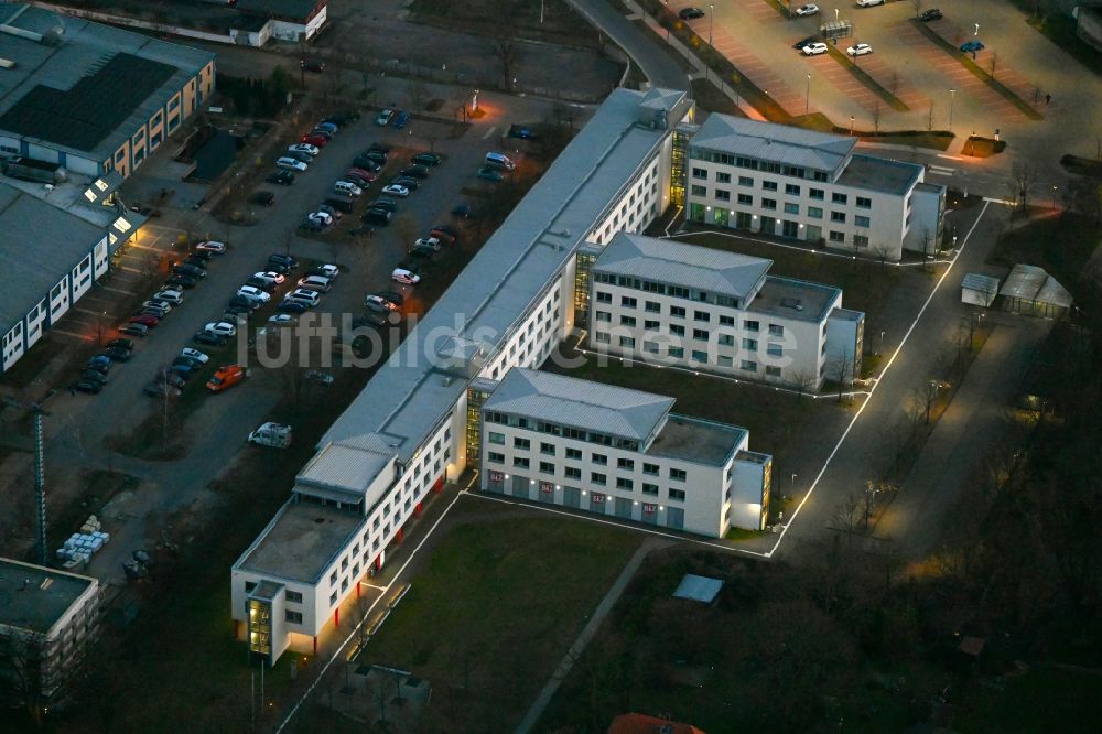 Luftaufnahme Neuruppin - Verwaltungsgebäude Schulamt und Agentur für Arbeit in Neuruppin im Bundesland Brandenburg, Deutschland