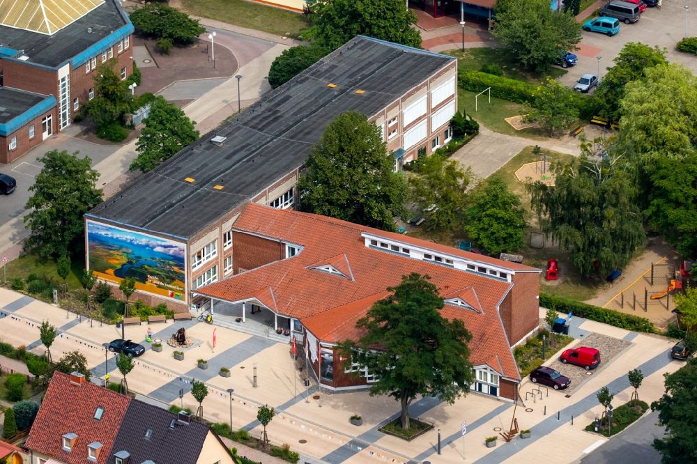 Luftbild Rechlin - Verwaltungsgebäude der staatlichen Behörde Amt Röbel-Müritz Außenstelle Rechlin in Rechlin im Bundesland Mecklenburg-Vorpommern