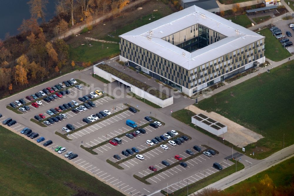 Luftbild Kelheim - Verwaltungsgebäude der staatlichen Behörde Landratsamt Kelheim im Ortsteil Hohenpfahl in Kelheim im Bundesland Bayern, Deutschland