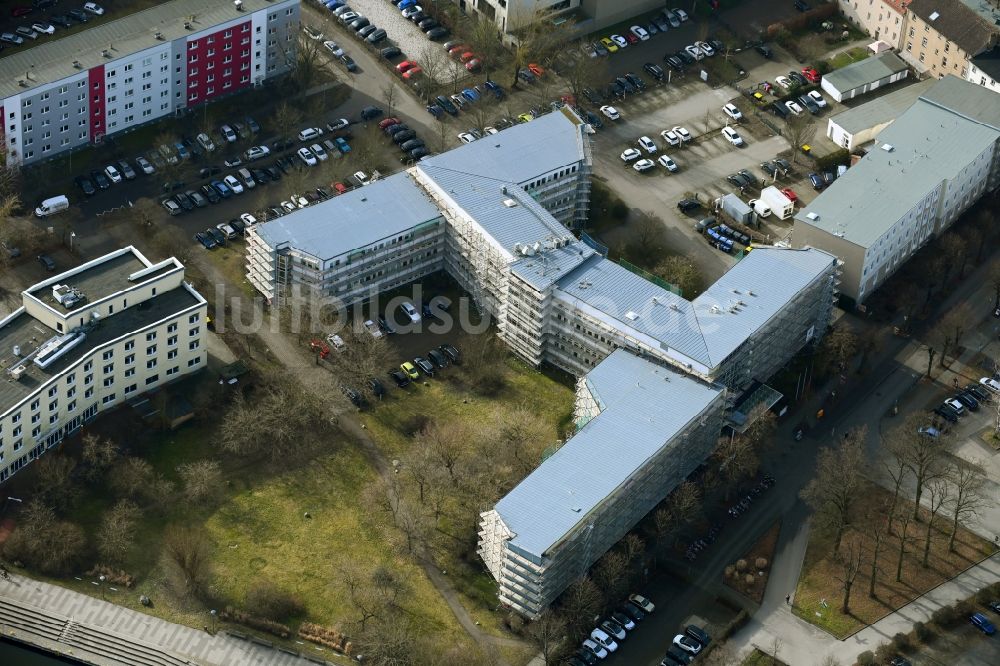 Luftaufnahme Oranienburg - Verwaltungsgebäude der staatlichen Behörde Landratsamt Oberhavel in Oranienburg im Bundesland Brandenburg, Deutschland