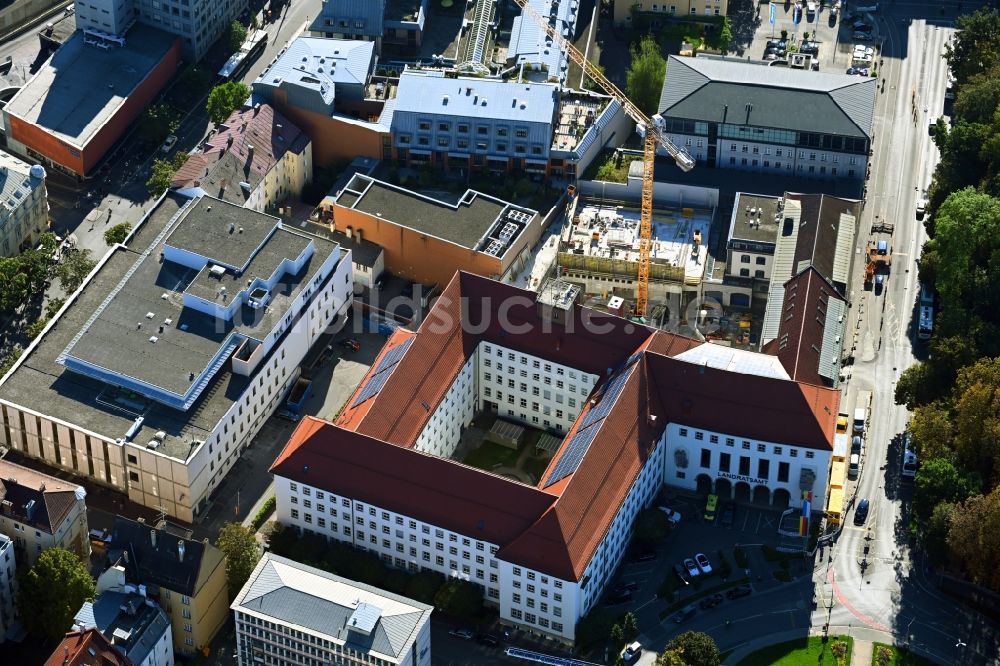 Luftbild Augsburg - Verwaltungsgebäude der staatlichen Behörde Landratsamt und Staatliches Schulamt in Augsburg im Bundesland Bayern, Deutschland