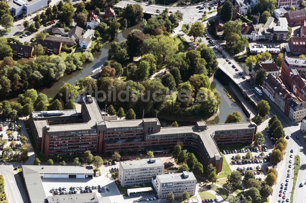 Luftbild Lüneburg - Verwaltungsgebäude der staatlichen Behörde in Lüneburg im Bundesland Niedersachsen, Deutschland