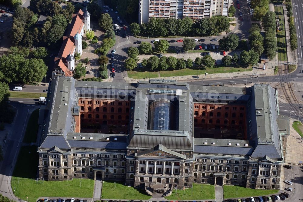 Luftaufnahme Dresden - Verwaltungsgebäude der staatlichen Behörde Sächsisches Staatsministerium für Kultus in Dresden im Bundesland Sachsen