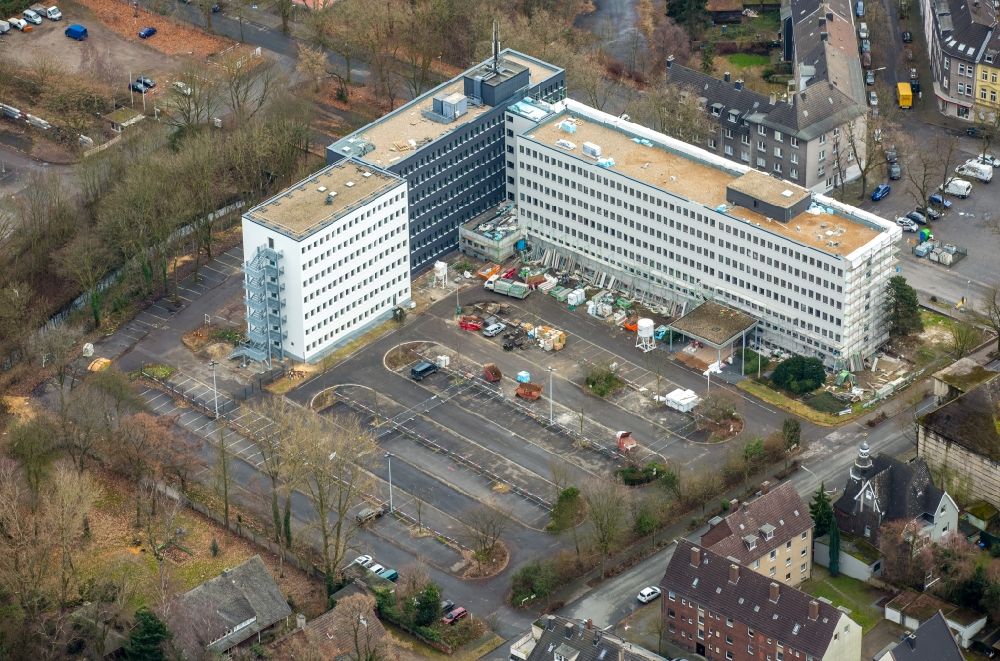 Luftbild Herne - Verwaltungsgebäude der staatlichen Behörde der Stadt Herne an der Langekampstraße im Ortsteil Wanne-Eickel in Herne im Bundesland Nordrhein-Westfalen, Deutschland