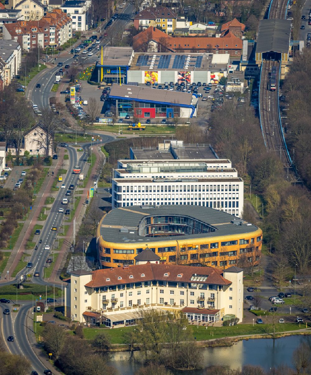 Luftaufnahme Duisburg - Verwaltungsgebäude des Unternehmens Infineon Technologies AG und Intel Deutschland im Ortsteil Duisburg Süd in Duisburg im Bundesland Nordrhein-Westfalen