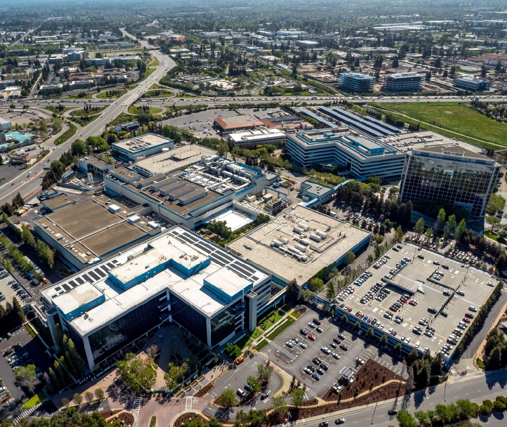 Luftaufnahme Santa Clara - Verwaltungsgebäude des Unternehmens Intel Hauptverwaltung und der Vishay Americas inc. Broadcom ca technologies Santa Clara in Silicon Valley in Kalifornien in den USA