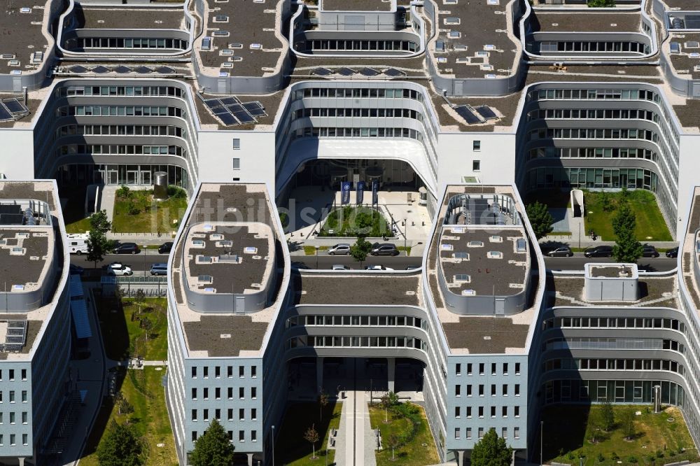Berlin von oben - Verwaltungsgebäude des Versicherungs- Unternehmens Allianz Campus Berlin im Ortsteil Adlershof in Berlin, Deutschland
