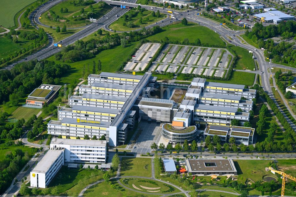 Coburg aus der Vogelperspektive: Verwaltungsgebäude des Versicherungs- Unternehmens HUK24 AG in Coburg im Bundesland Bayern, Deutschland