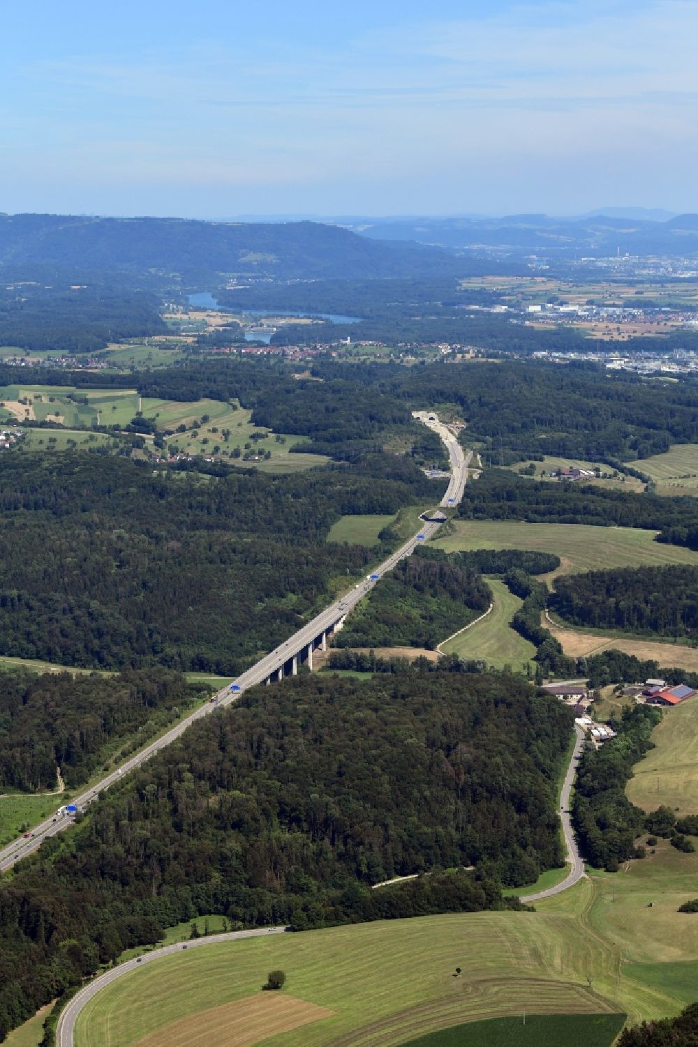 Luftbild Rheinfelden (Baden) - Viadukt Autobahnbrücke der BAB A96 - Dultenaugrabenbrücke in Rheinfelden (Baden) im Bundesland Baden-Württemberg, Deutschland