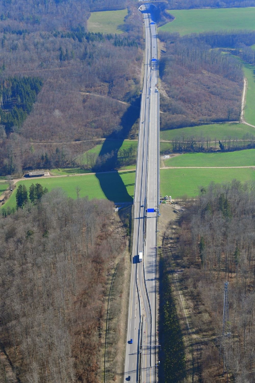 Luftaufnahme Rheinfelden (Baden) - Viadukt Autobahnbrücke der BAB A98 - Dultenaugrabenbrücke in Rheinfelden (Baden) im Bundesland Baden-Württemberg, Deutschland
