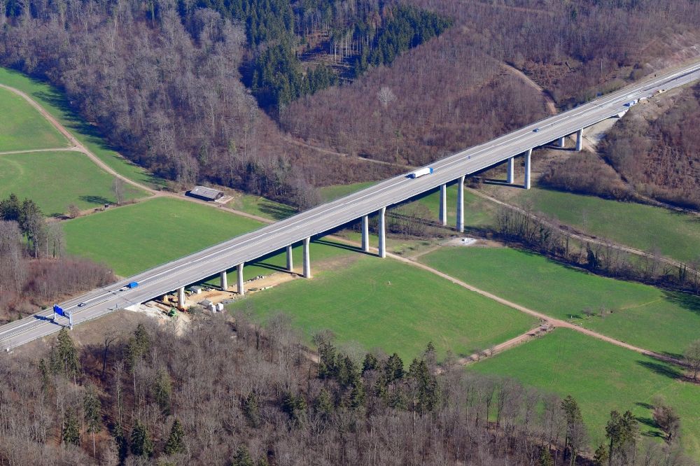Rheinfelden (Baden) von oben - Viadukt Autobahnbrücke der BAB A98 - Dultenaugrabenbrücke in Rheinfelden (Baden) im Bundesland Baden-Württemberg, Deutschland