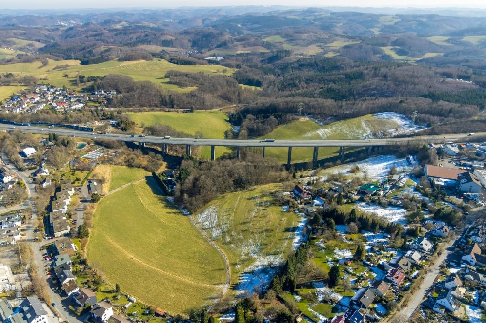 Luftaufnahme Lüdenscheid - Viadukt Autobahnbrücke der BAB A45 - Talbrücke Kattenbusch in Lüdenscheid im Bundesland Nordrhein-Westfalen, Deutschland