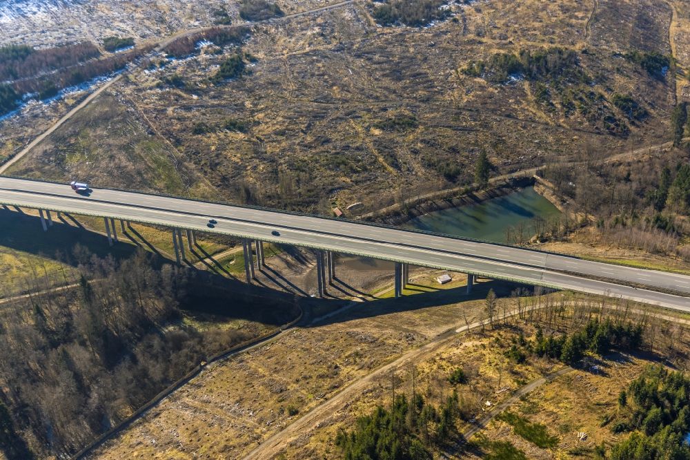 Luftbild Burbach - Viadukt Autobahnbrücke der BAB A45 Talbrücke Landeskroner Weiher in Burbach im Bundesland Nordrhein-Westfalen, Deutschland