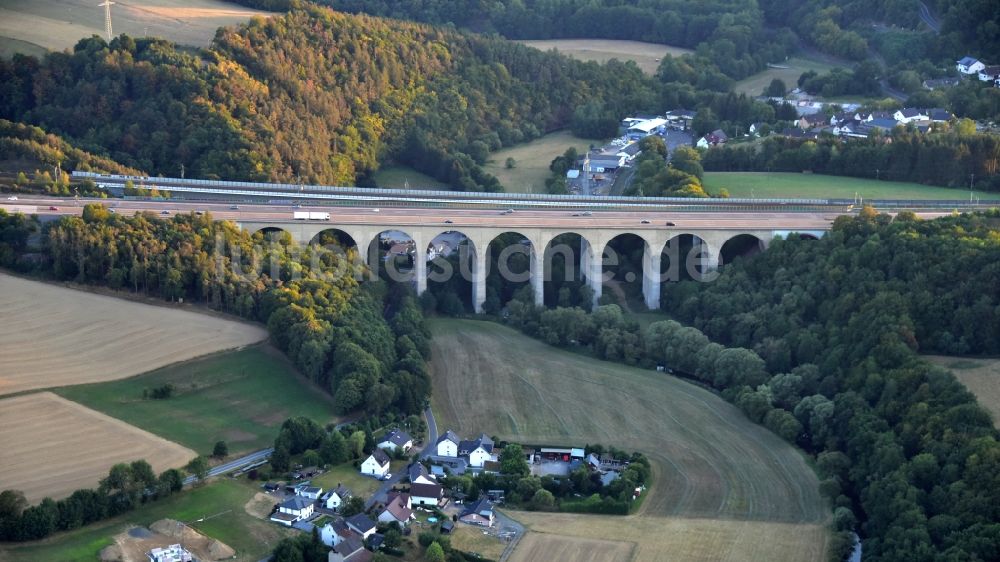 Neustadt (Wied) von oben - Viadukt Autobahnbrücke der BAB A Wiedtalbrücke im Ortsteil Panau in Neustadt (Wied) im Bundesland Rheinland-Pfalz, Deutschland