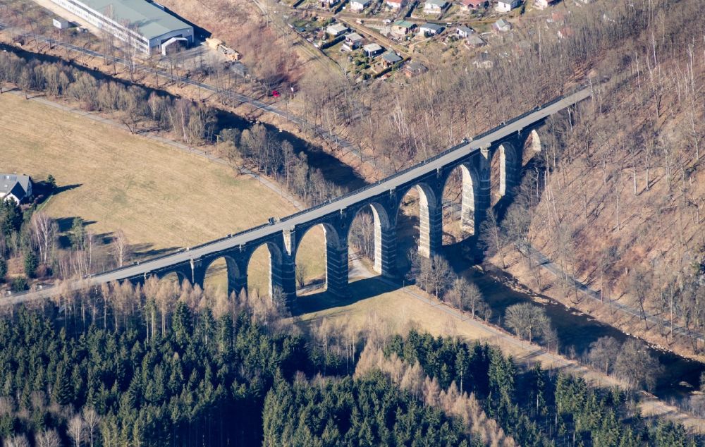 Flöha von oben - Viadukt des Bahn- Brückenbauwerk in Flöha im Bundesland Sachsen, Deutschland